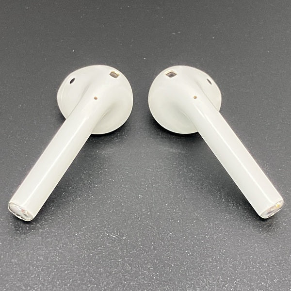 【中古】AirPods with Charging Case MV7N2J/A【秋葉原】
