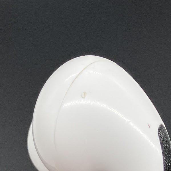 【中古】MagSafe充電ケース(USB-C)付きAirPods Pro(第2世代) MTJV3JA【秋葉原】