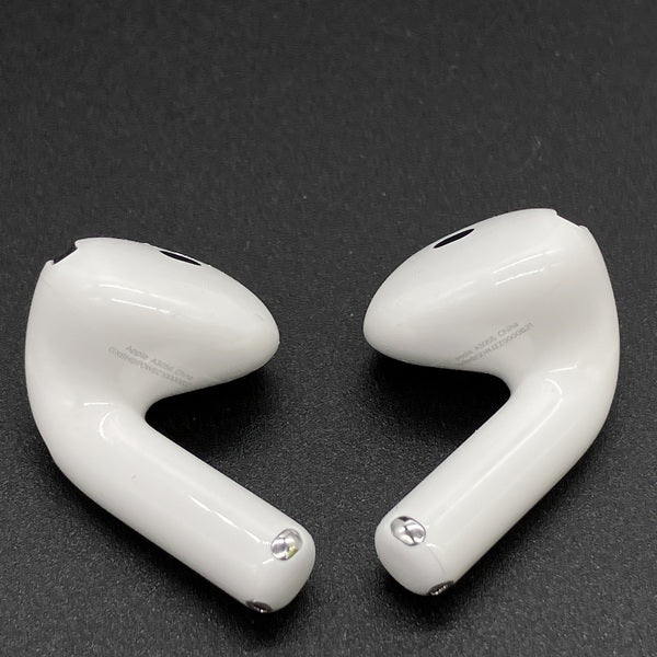 【中古】AirPods 4 MXP93J/A（アクティブノイズキャンセリング搭載）【秋葉原】
