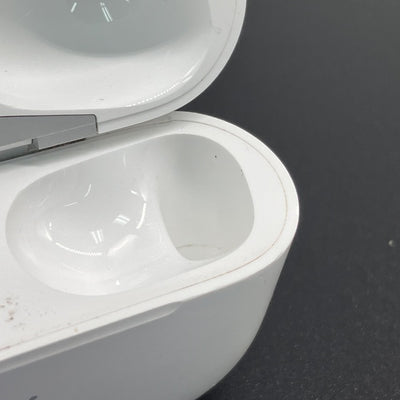 【中古】MagSafe充電ケース(USB-C)付きAirPods Pro(第2世代) MTJV3JA【秋葉原】