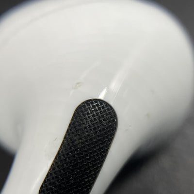 【中古】MagSafe充電ケース(USB-C)付きAirPods Pro(第2世代) MTJV3JA【秋葉原】