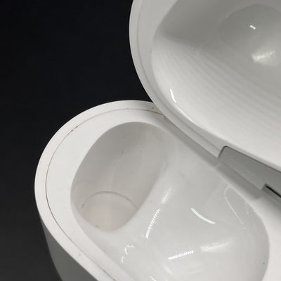 【中古】MagSafe充電ケース(USB-C)付きAirPods Pro(第2世代) MTJV3JA【秋葉原】