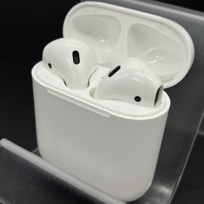 【中古】AirPods with Charging Case MV7N2J/A【秋葉原】