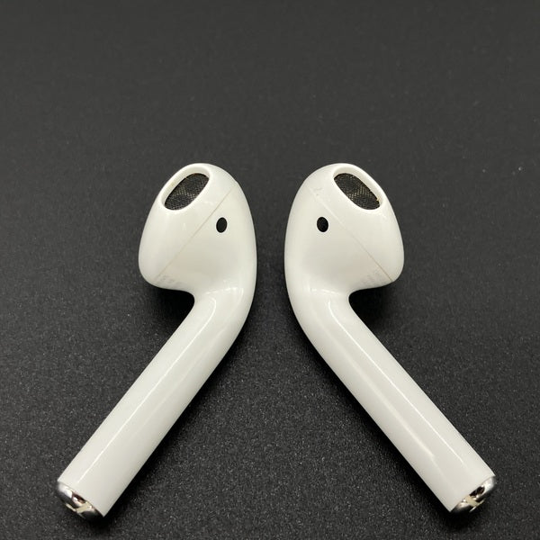 【中古】AirPods with Charging Case MV7N2J/A【秋葉原】