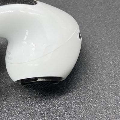 【中古】MagSafe充電ケース(USB-C)付きAirPods Pro(第2世代) MTJV3JA【秋葉原】