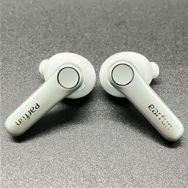 【中古】Air Pro 4 - White【秋葉原】