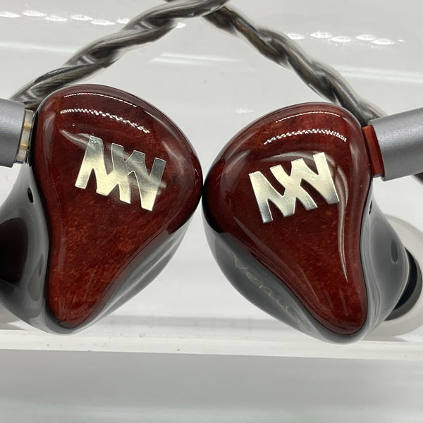 【中古】Venus【日本橋】