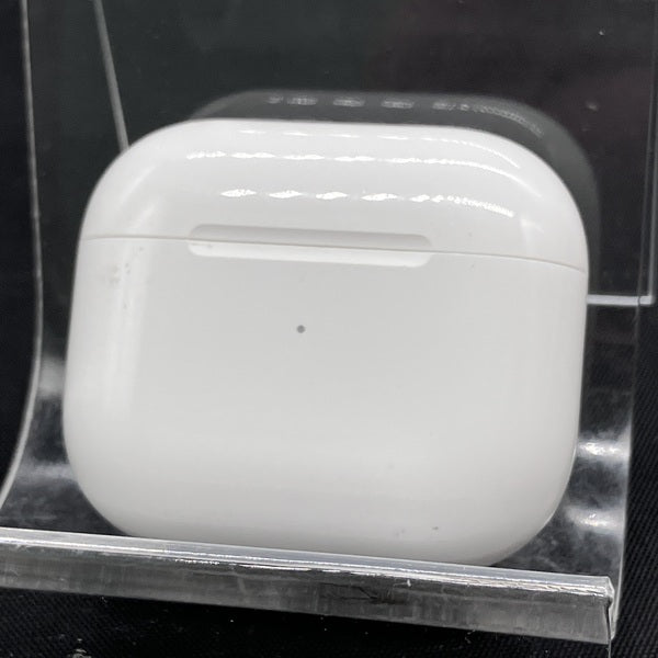 【中古】AirPods Lightning 充電ケース (第3世代)【日本橋】