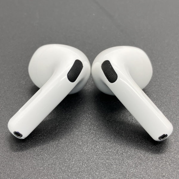【中古】AirPods 4 MXP93J/A（アクティブノイズキャンセリング搭載）【秋葉原】