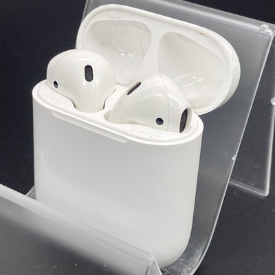 【中古】AirPods with Charging Case MV7N2J/A【日本橋】