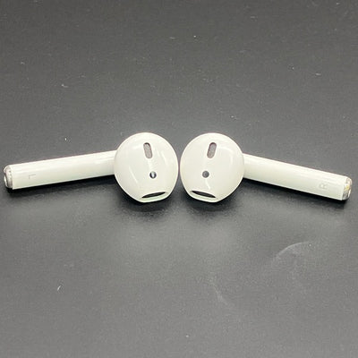 【中古】AirPods with Charging Case MV7N2J/A【日本橋】