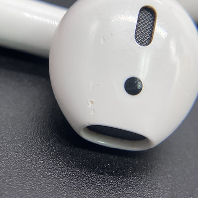 【中古】AirPods with Charging Case MV7N2J/A【日本橋】