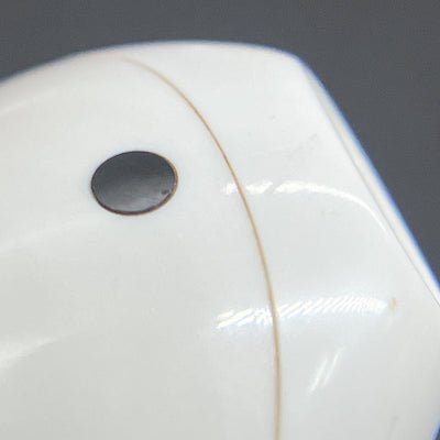 【中古】AirPods with Charging Case MV7N2J/A【日本橋】