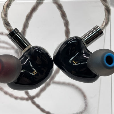 【中古】PERFORMER 8【日本橋】