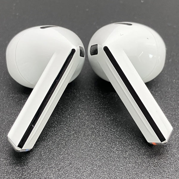 【中古】Galaxy Buds3 ホワイト 【SM-R530NZWAXJP】【日本橋】