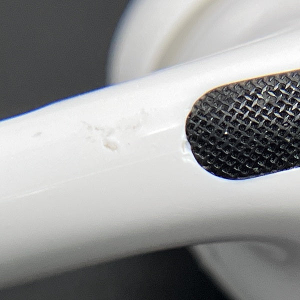 【中古】MagSafe充電ケース(USB-C)付きAirPods Pro(第2世代) MTJV3JA【秋葉原】