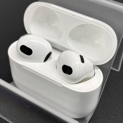 【中古】Airpods MPNY3J/A 3rd Generation  Lightning充電ケース付【日本橋】