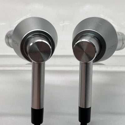 【中古】E1001 Triple-Driver In-Ear Headphones シルバー【名古屋】