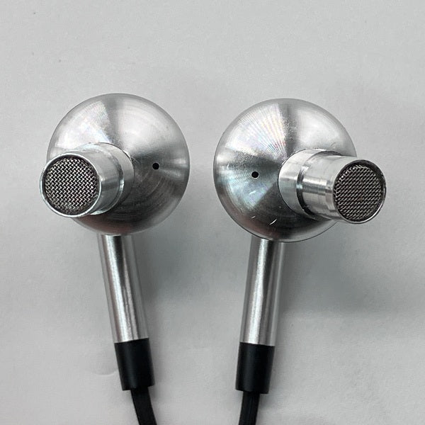 【中古】E1001 Triple-Driver In-Ear Headphones シルバー【名古屋】