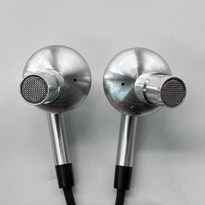 【中古】E1001 Triple-Driver In-Ear Headphones シルバー【名古屋】