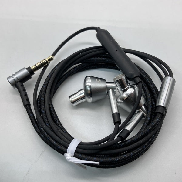 【中古】E1001 Triple-Driver In-Ear Headphones シルバー【名古屋】