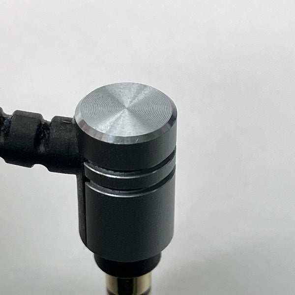 【中古】E1001 Triple-Driver In-Ear Headphones シルバー【名古屋】