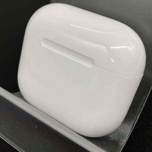【中古】AirPods 4 MXP63J/A【秋葉原】