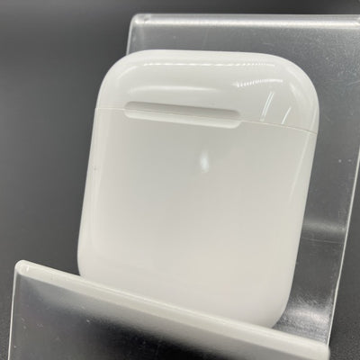 【中古】AirPods with Charging Case MV7N2J/A【秋葉原】