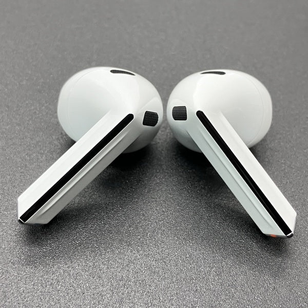 【中古】Galaxy Buds3 ホワイト 【SM-R530NZWAXJP】【秋葉原】