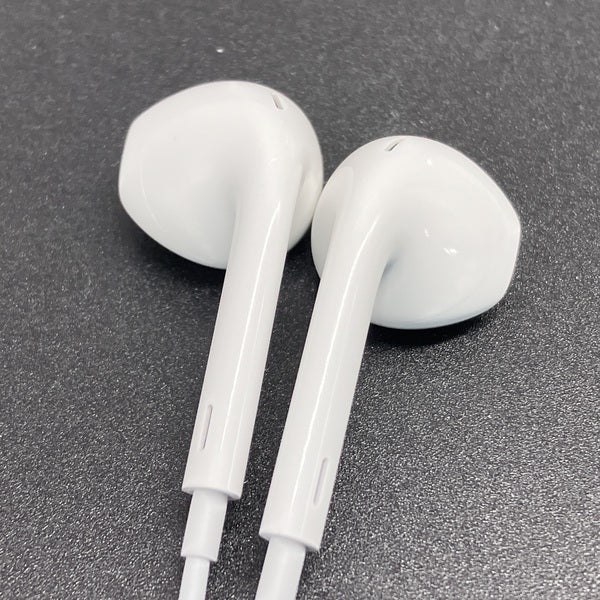 【中古】Apple EarPods with Remote and Mic【秋葉原】