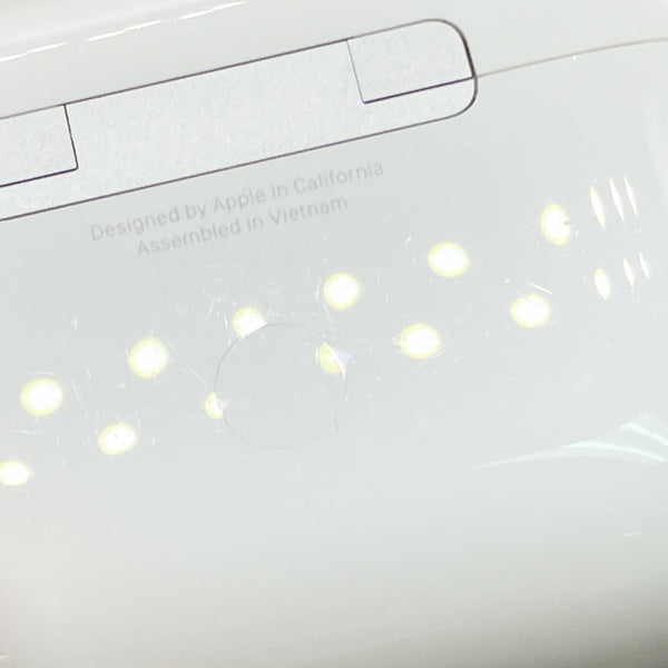 【中古】MagSafe充電ケース(USB-C)付きAirPods Pro(第2世代) MTJV3JA (海外モデル)【秋葉原】