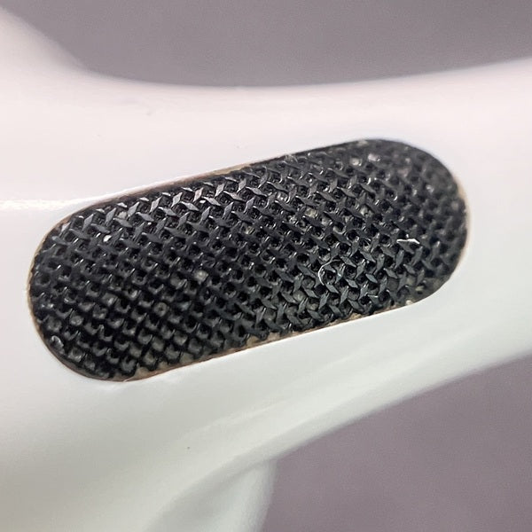 【中古】MagSafe充電ケース(USB-C)付きAirPods Pro(第2世代) MTJV3JA【秋葉原】