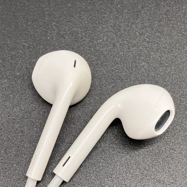 【中古】Apple EarPods with Remote and Mic【秋葉原】