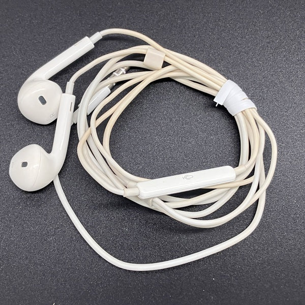 【中古】Apple EarPods with Remote and Mic【秋葉原】