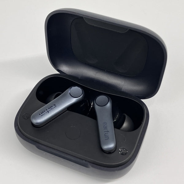 【中古】Air Pro 4 - Black【秋葉原】