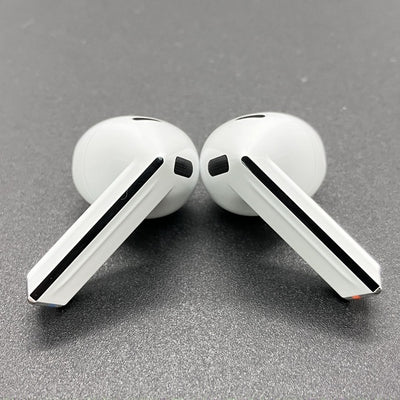 【中古】Galaxy Buds3 ホワイト 【SM-R530NZWAXJP】【秋葉原】