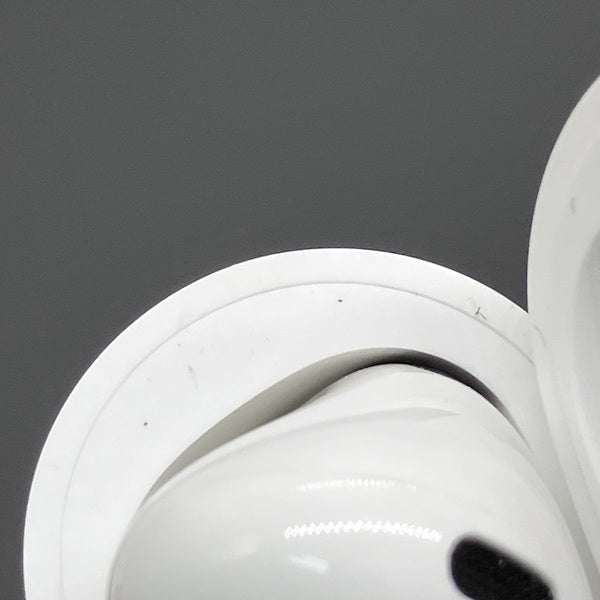 【中古】MagSafe充電ケース(USB-C)付きAirPods Pro(第2世代) MTJV3JA【日本橋】