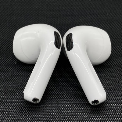 【中古】AirPods 4 MXP93J/A（アクティブノイズキャンセリング搭載）【秋葉原】