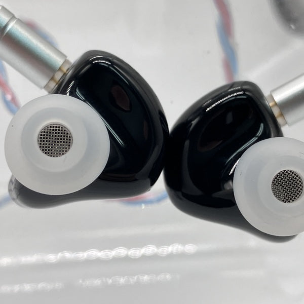 【中古】DEFIANT【日本橋】