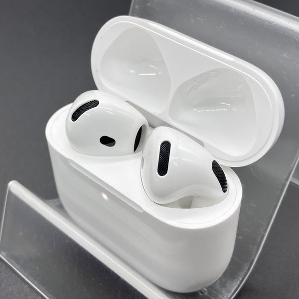 【中古】AirPods 4 MXP93J/A（アクティブノイズキャンセリング搭載）【秋葉原】