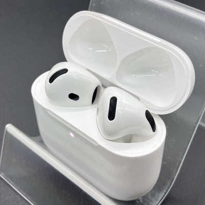 【中古】AirPods 4 MXP93J/A（アクティブノイズキャンセリング搭載）【秋葉原】