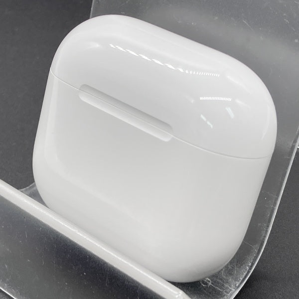 【中古】AirPods 4 MXP93J/A（アクティブノイズキャンセリング搭載）【秋葉原】