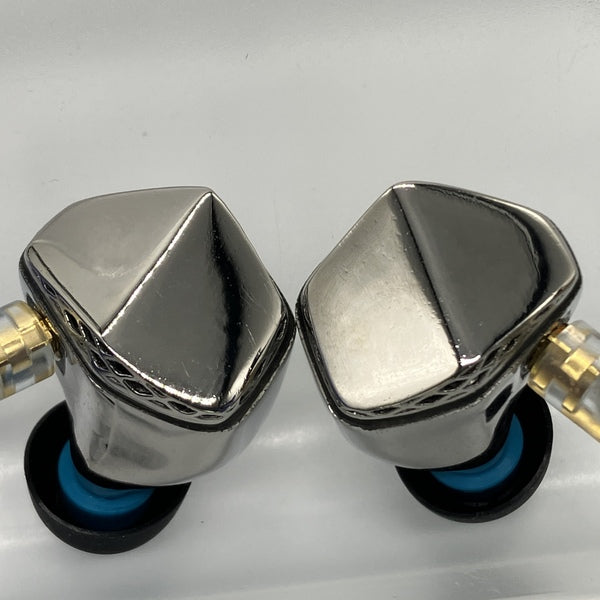 【中古】Macbeth Ti 【UNM-7810】【秋葉原】