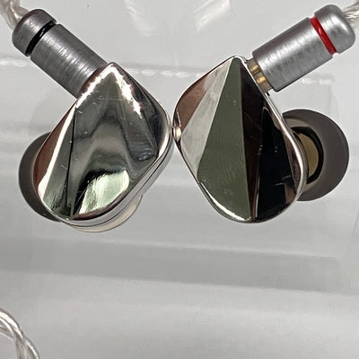 【中古】illustrious 光輝【秋葉原】