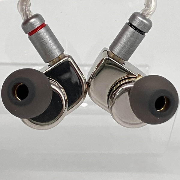 【中古】illustrious 光輝【秋葉原】