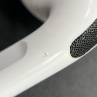 【中古】MagSafe充電ケース(USB-C)付きAirPods Pro(第2世代) MTJV3JA【秋葉原】