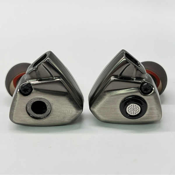 【中古】TITAN S グレー（ケーブル欠品）【秋葉原】