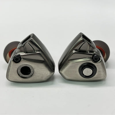 【中古】TITAN S グレー（ケーブル欠品）【秋葉原】