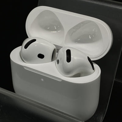【中古】AirPods 4 MXP93J/A（アクティブノイズキャンセリング搭載）【秋葉原】