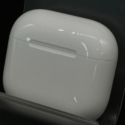 【中古】AirPods 4 MXP93J/A（アクティブノイズキャンセリング搭載）【秋葉原】